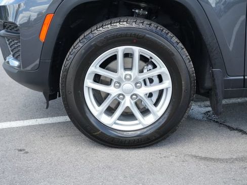 New 2026 Jeep Grand Cherokee Laredo w/ Trailer Tow Package AWD/4WD image 9