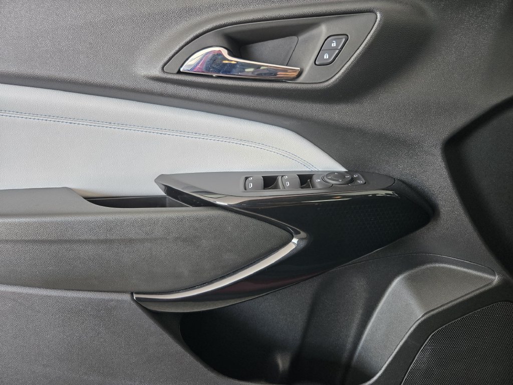 New 2026 Chevrolet Trax LT w/ Driver Confidence Package FWD image 24