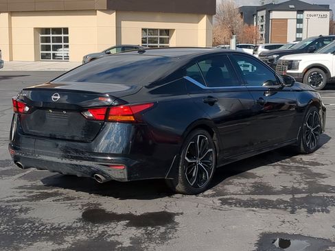 Used 2024 Nissan Altima 2.5 SR FWD image 3