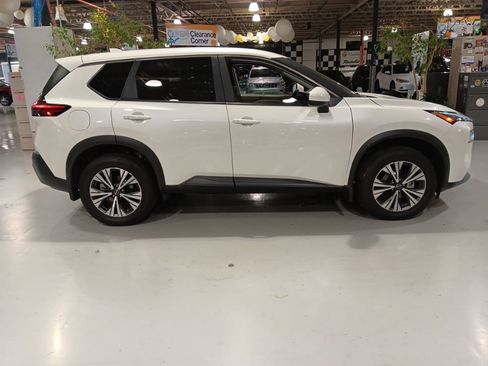 Used 2023 Nissan Rogue SV AWD/4WD image 11