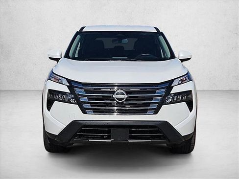 Used 2024 Nissan Rogue SV FWD image 2