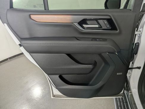 Used 2025 GMC Yukon Denali w/ Denali Reserve Package AWD/4WD image 15