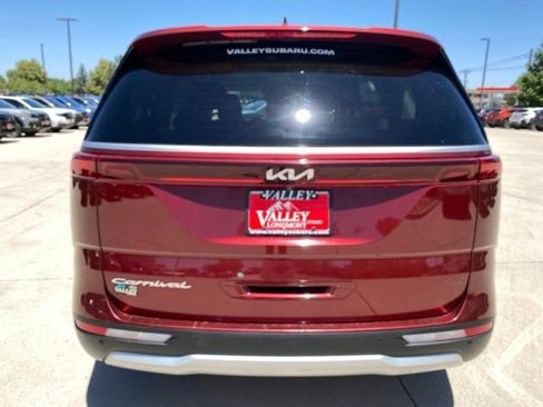Used 2022 Kia Carnival EX FWD image 4