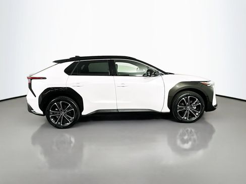 Used 2024 Toyota bZ4X AWD image 8