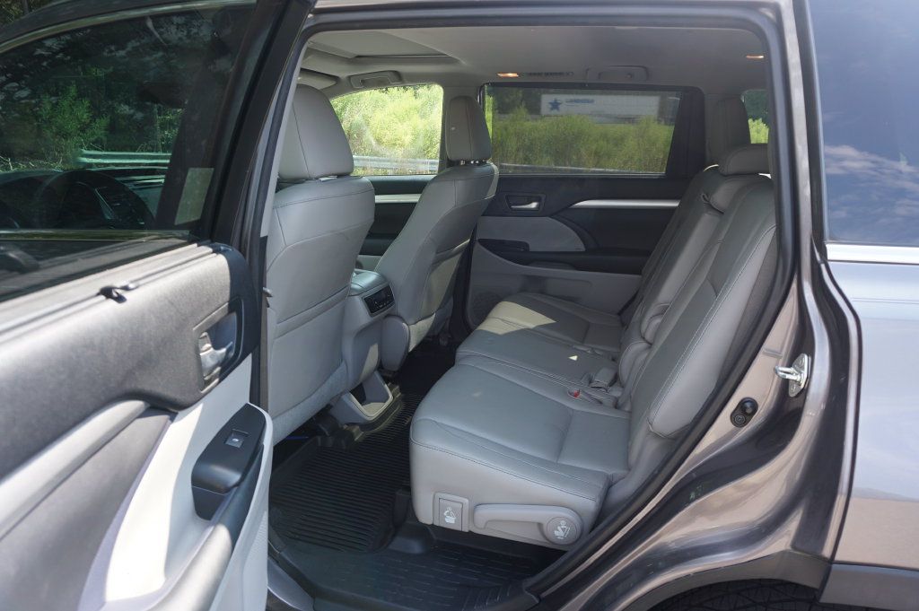 Used 2015 Toyota Highlander XLE FWD image 15