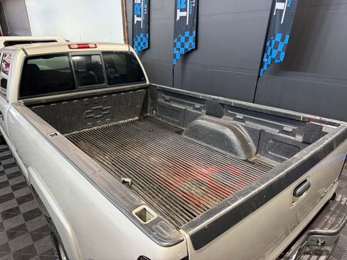 Used 2005 Chevrolet Silverado 3500 LS w/ Heavy-Duty Power Package AWD/4WD image 9