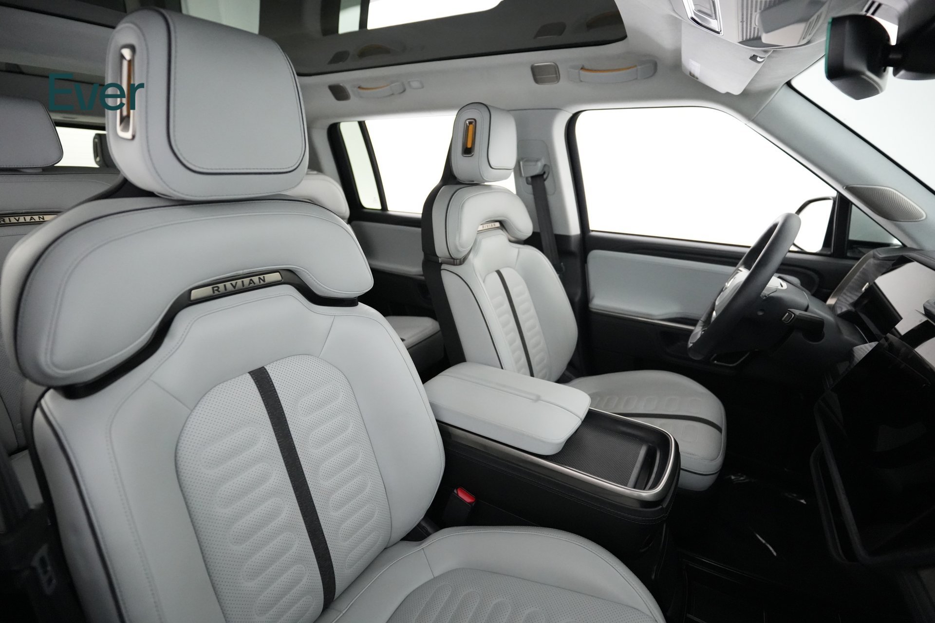 Used 2024 Rivian R1S Adventure Dual AWD/4WD image 23