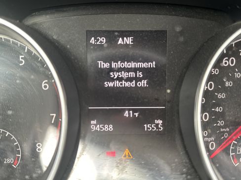 Used 2016 Volkswagen Golf S image 12