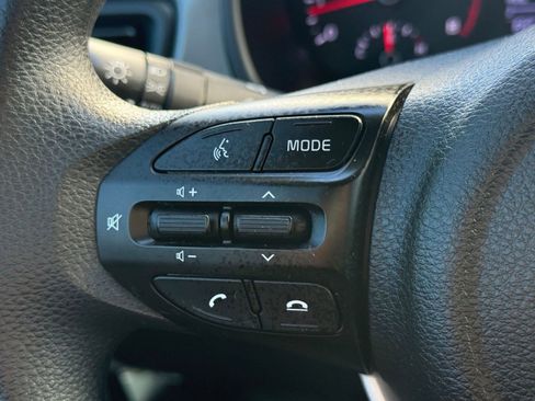 Used 2022 Kia Rio LX image 17