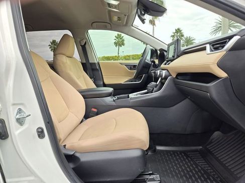 Used 2020 Toyota RAV4 LE image 19