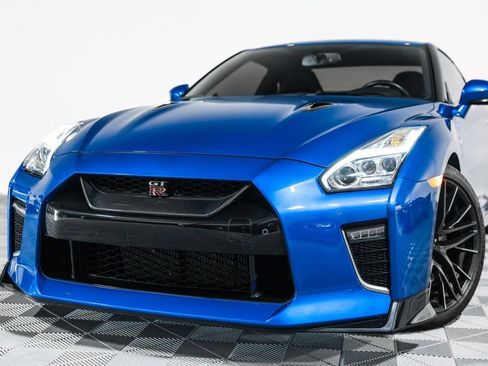 Used 2021 Nissan GT-R Premium image 10