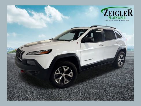 Used 2018 Jeep Cherokee Trailhawk AWD/4WD image 1