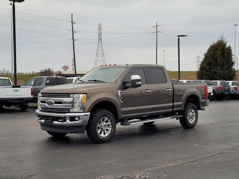 Used 2017 Ford F250 Lariat w/ Chrome Package image 8