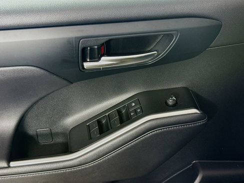 Used 2020 Toyota Highlander XLE AWD/4WD image 19