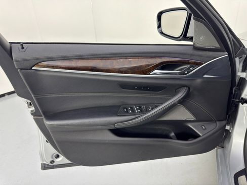 Used 2017 BMW 540i xDrive image 43