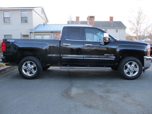 Used 2016 Chevrolet Silverado 2500 LTZ w/ LTZ Plus Package image 3
