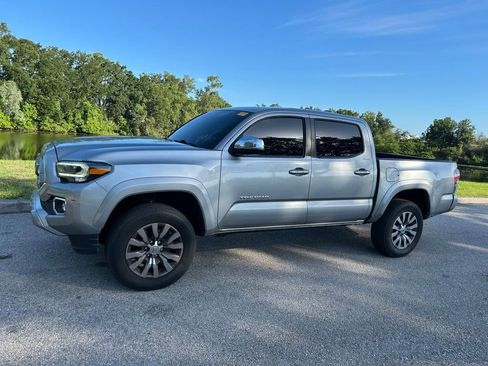 Used 2020 Toyota Tacoma Limited AWD/4WD image 2