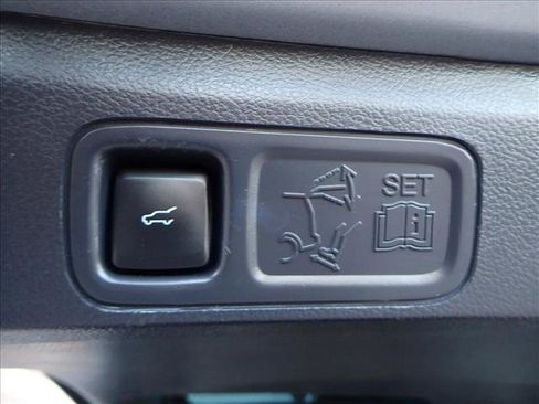 Used 2023 Ford Expedition Max Limited image 9