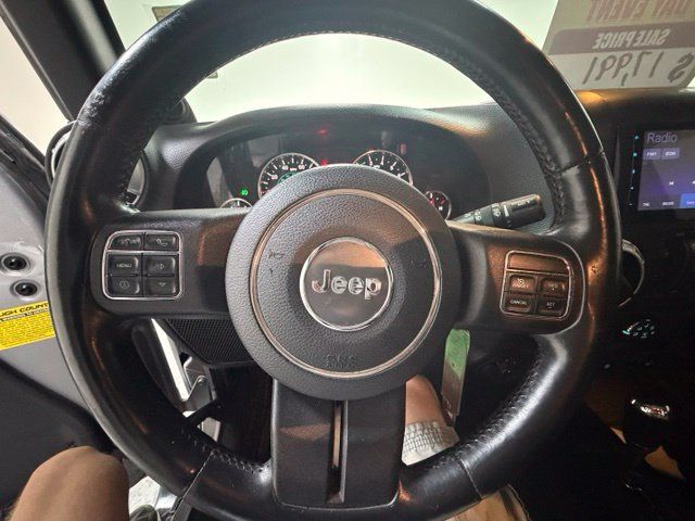 Used 2014 Jeep Wrangler Unlimited Sahara w/ Connectivity Group AWD/4WD image 17
