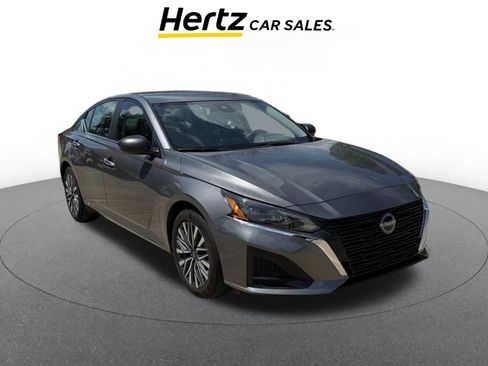 Used 2025 Nissan Altima 2.5 SV FWD image 1
