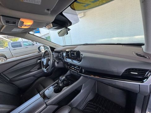 Used 2022 Nissan Rogue SL w/ SL Premium Package FWD image 16