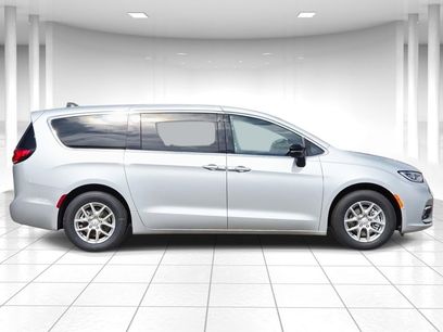 New 2026 Chrysler Pacifica Select