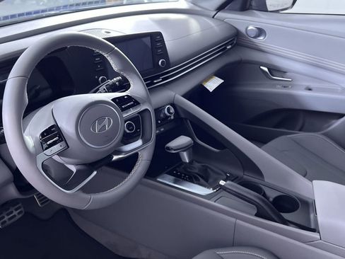 Used 2025 Hyundai Elantra Sport image 29
