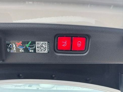 Used 2022 Mercedes-Benz C 300 4MATIC Sedan image 8