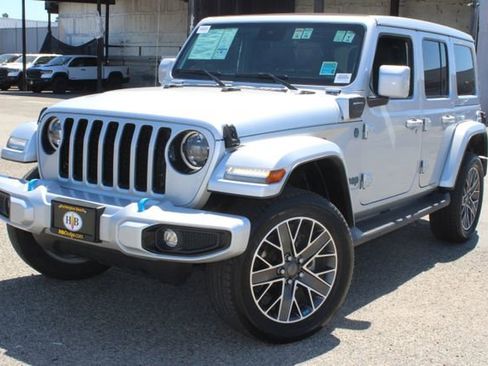 Used 2023 Jeep Wrangler Unlimited Sahara AWD/4WD image 10