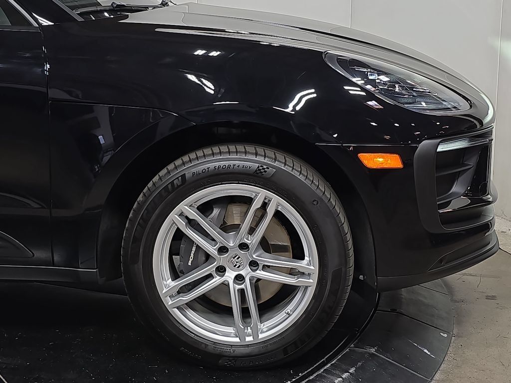 Certified 2026 Porsche Macan AWD/4WD image 11