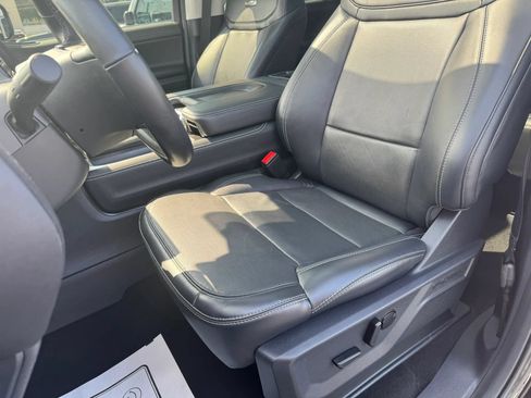 Used 2025 Ford Expedition Platinum AWD/4WD image 5