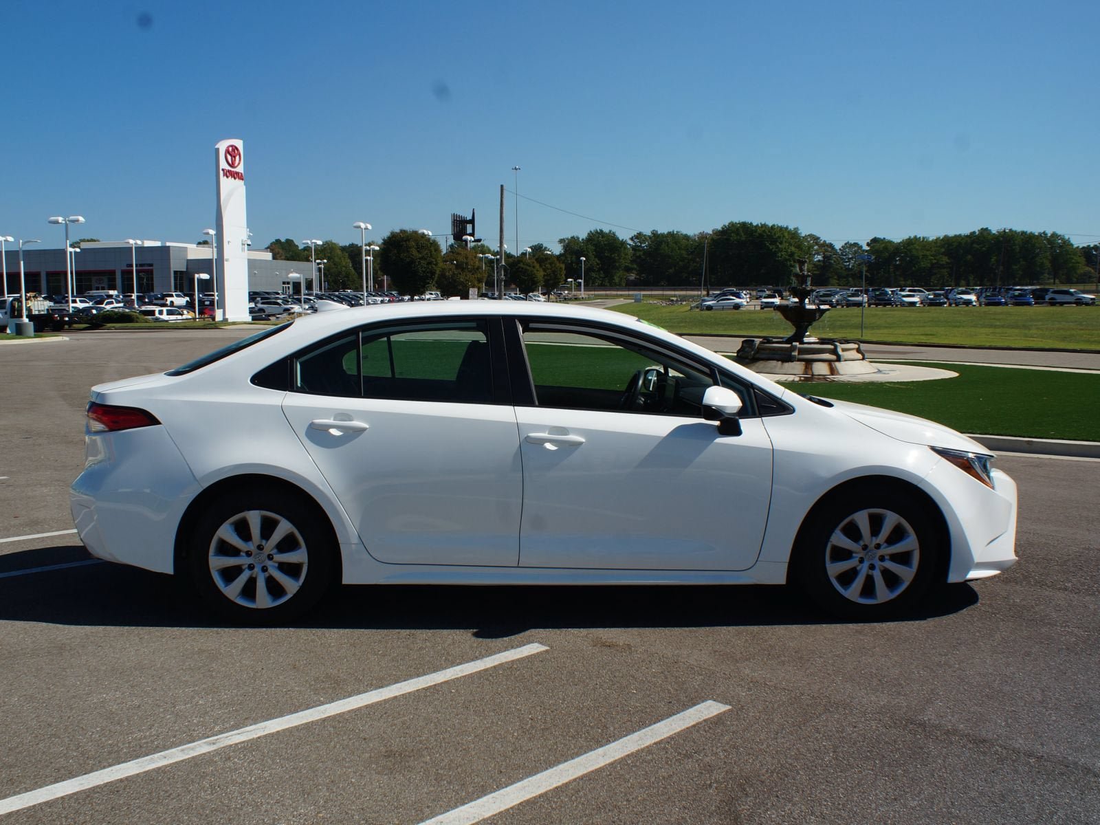 Used 2024 Toyota Corolla LE FWD image 19
