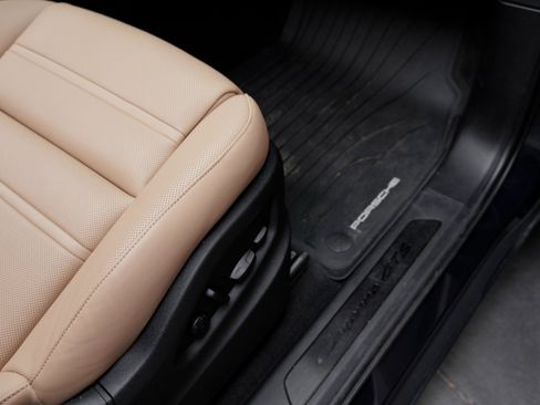 Used 2026 Porsche Cayenne GTS image 38