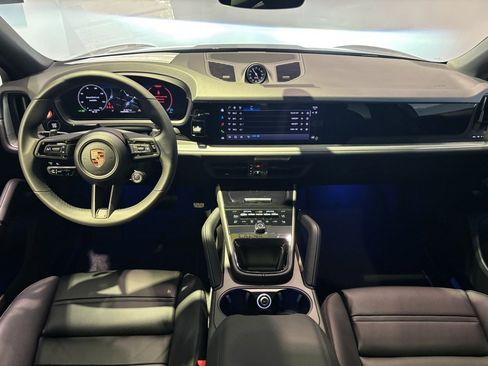 Certified 2026 Porsche Cayenne Coupe image 12