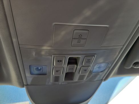 Used 2024 Volkswagen Taos SEL AWD/4WD image 35