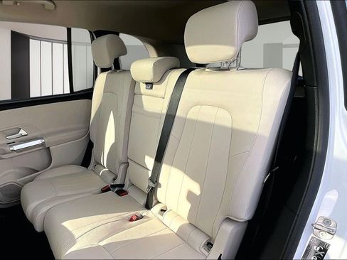 Used 2023 Mercedes-Benz GLB 250 w/ Premium Package image 20