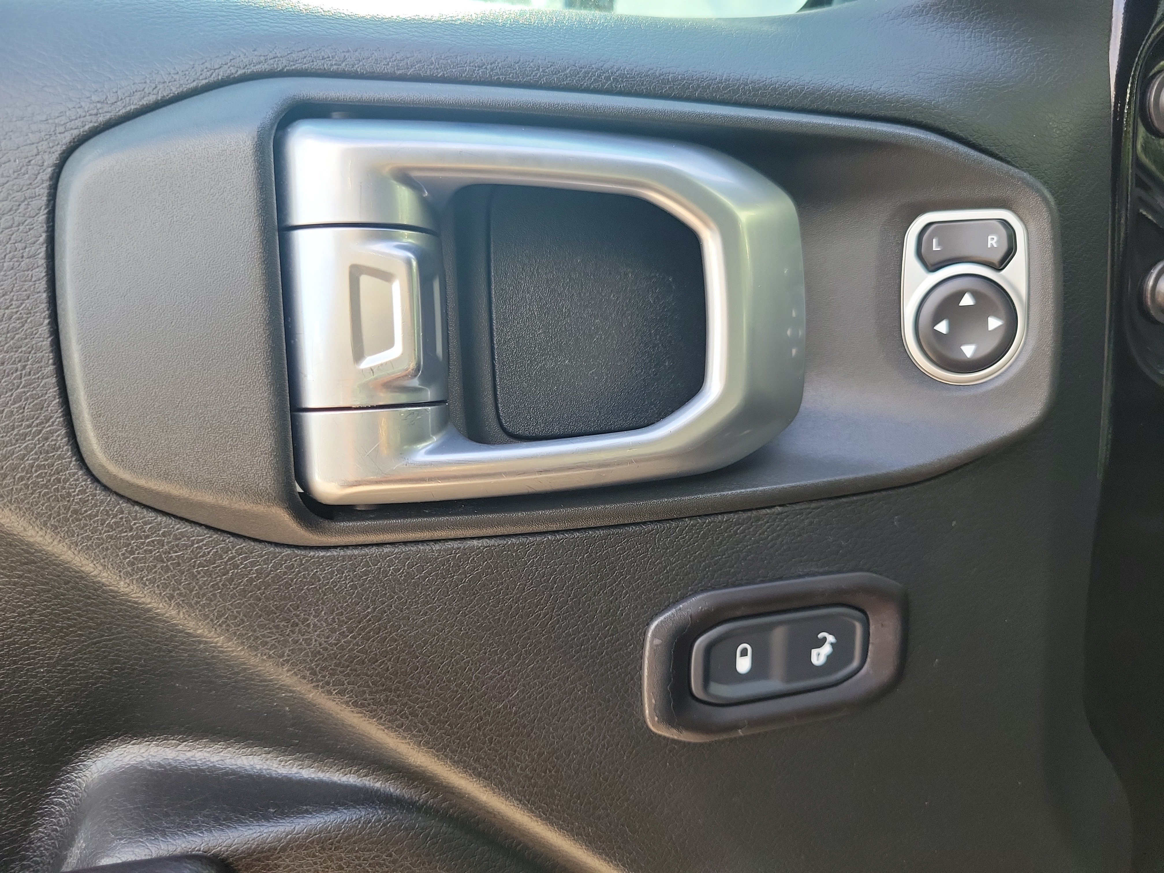 Used 2019 Jeep Wrangler Unlimited Sport S AWD/4WD image 22