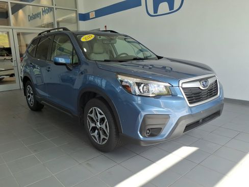 Used 2019 Subaru Forester Premium AWD/4WD image 1