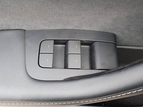 Used 2023 Tesla Model Y Long Range image 41