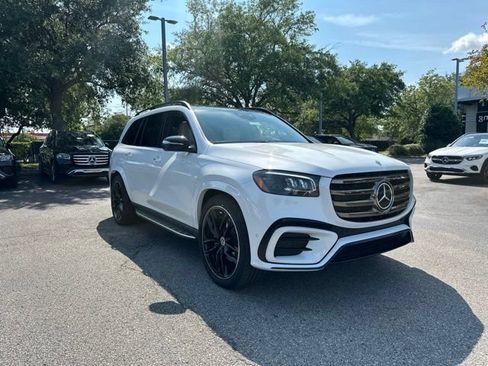 Used 2025 Mercedes-Benz GLS 450 4MATIC image 2