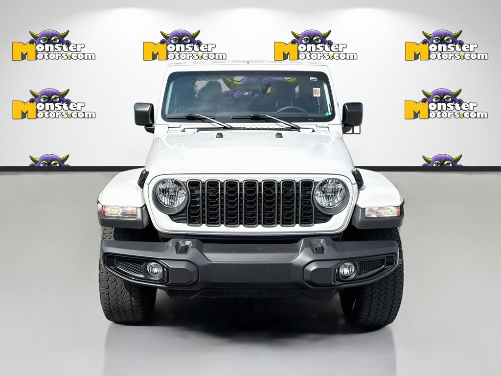 Used 2025 Jeep Gladiator Sport AWD/4WD image 2