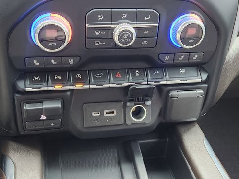 Used 2019 GMC Sierra 1500 SLT image 18