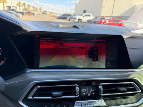 Used 2021 BMW X7 M50i w/ Dynamic Handling Package AWD/4WD image 33