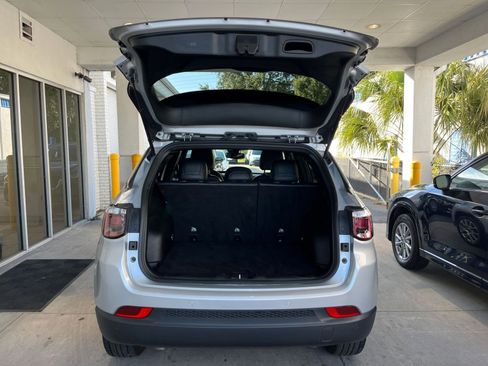 Used 2025 Jeep Compass Limited image 31