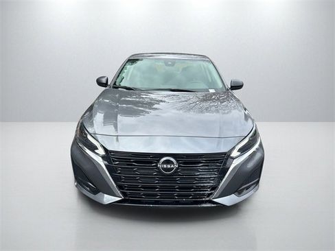 Used 2024 Nissan Altima 2.5 S image 2