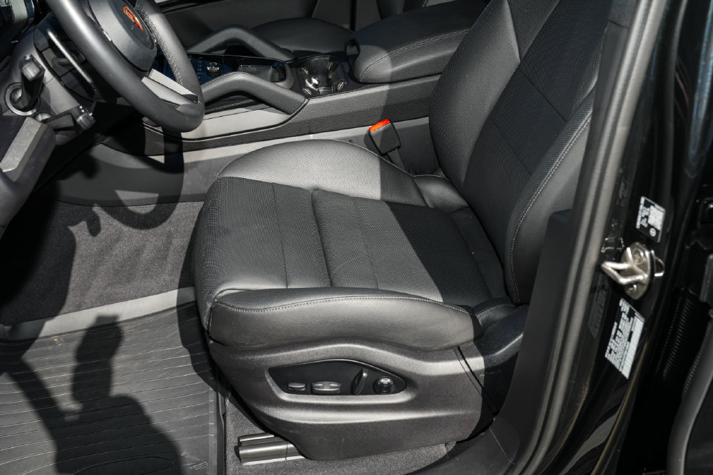 Certified 2026 Porsche Cayenne E-Hybrid AWD/4WD image 21