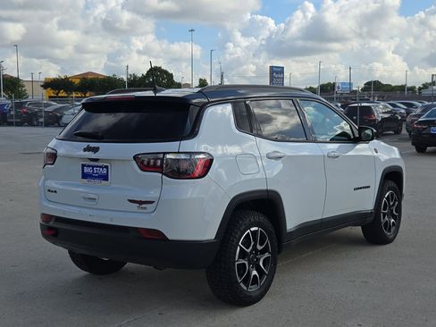 Used 2025 Jeep Compass Trailhawk AWD/4WD image 3