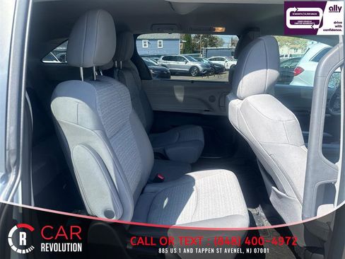 Used 2023 Toyota Sienna LE image 10