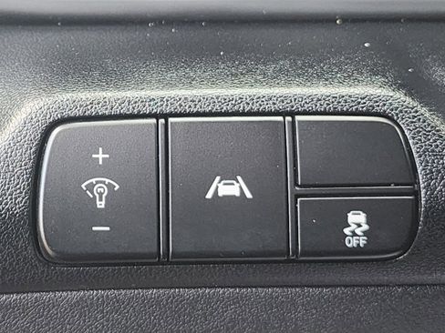 Used 2021 Hyundai Elantra Limited image 11