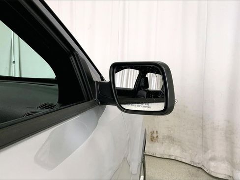 Used 2019 Ford Explorer XLT w/ Equipment Group 202A image 11